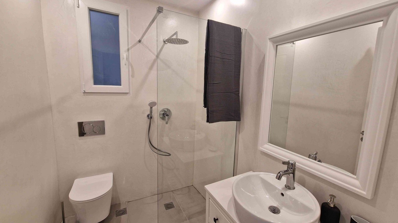 Photo of Bathroom in Paleopolis