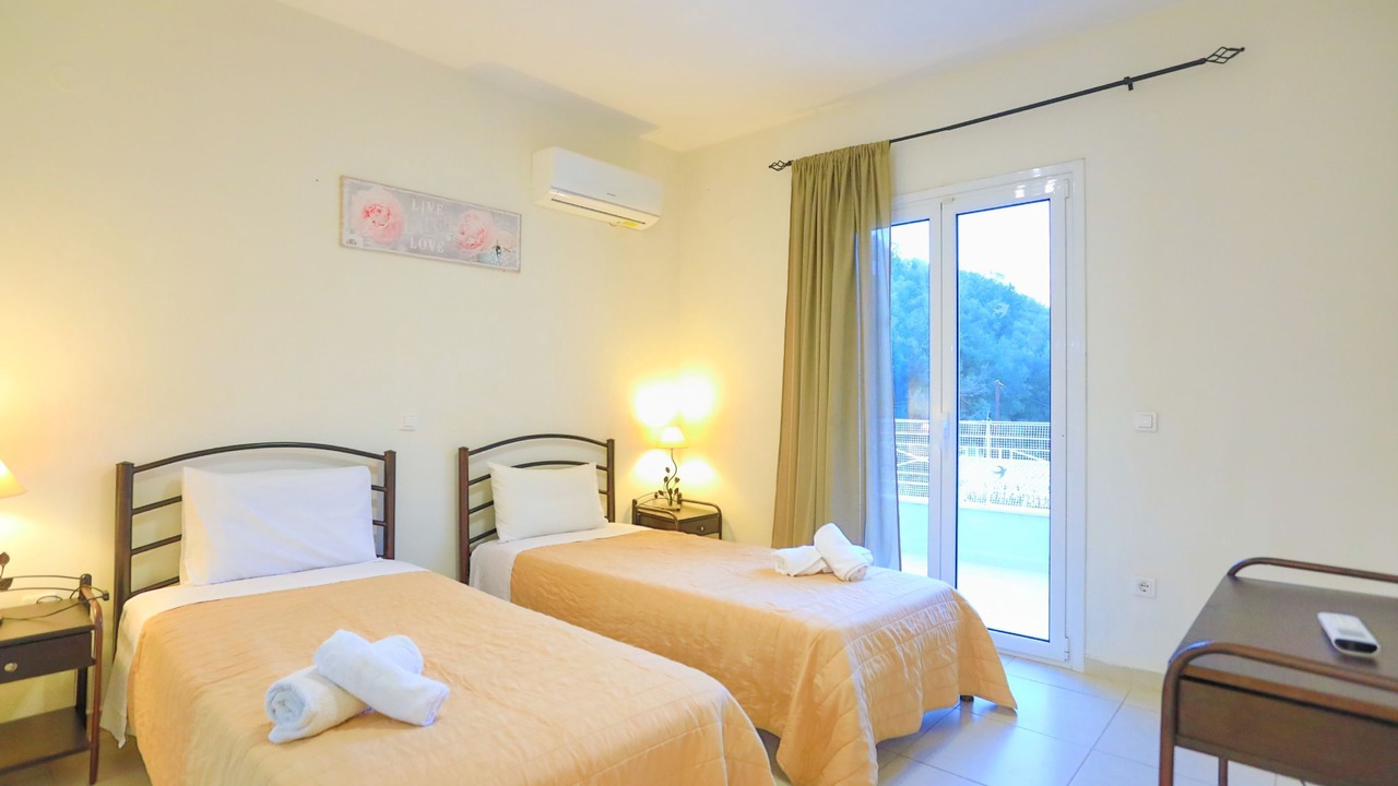Photo of Bedroom in Petaleia
