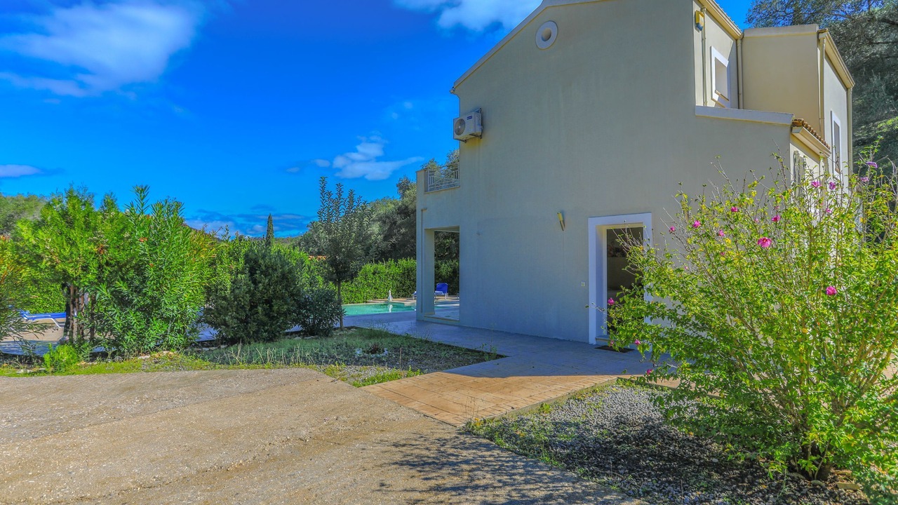 Photo of Outdoor in Petaleia