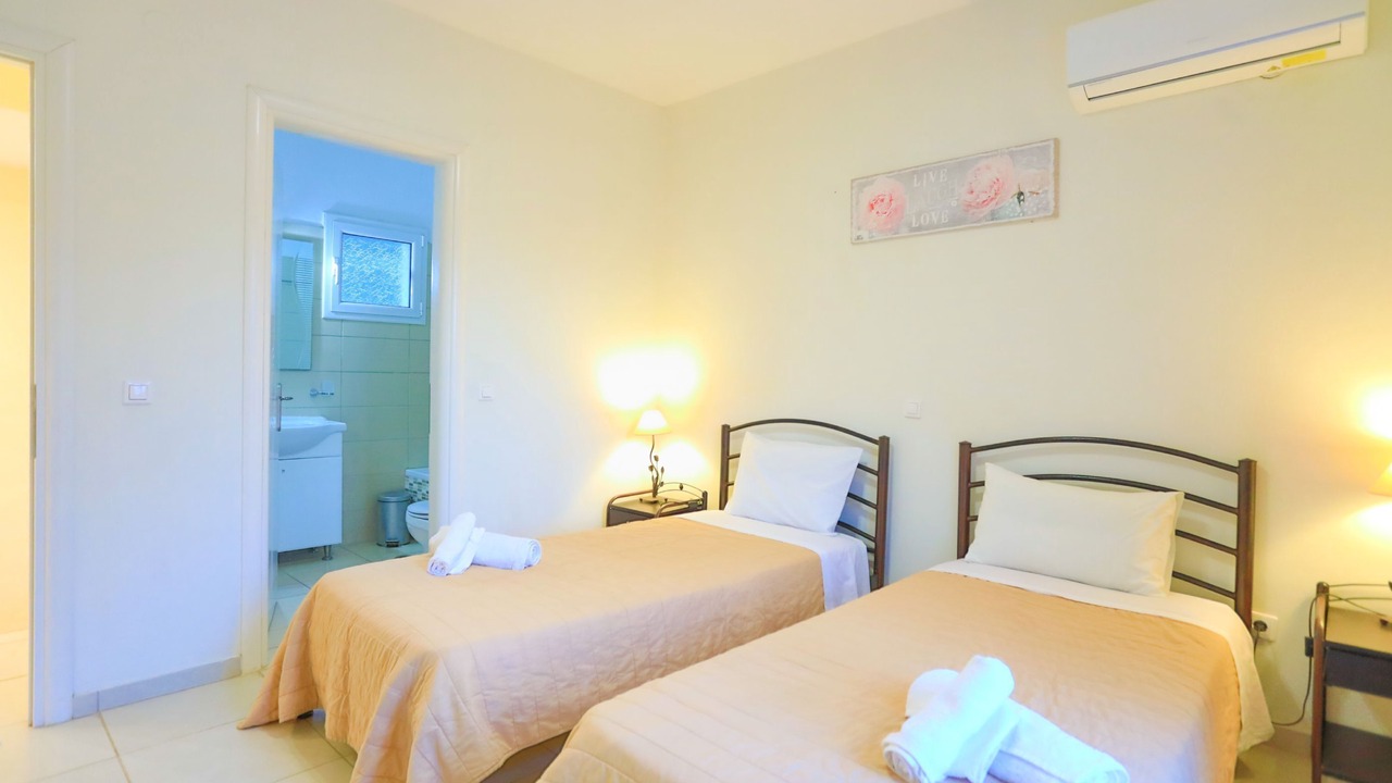 Photo of Bedroom in Petaleia