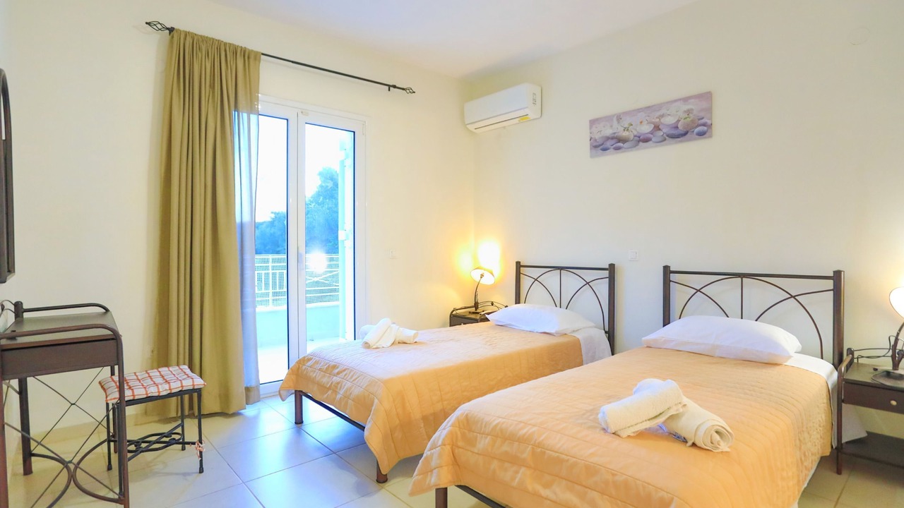 Photo of Bedroom in Petaleia