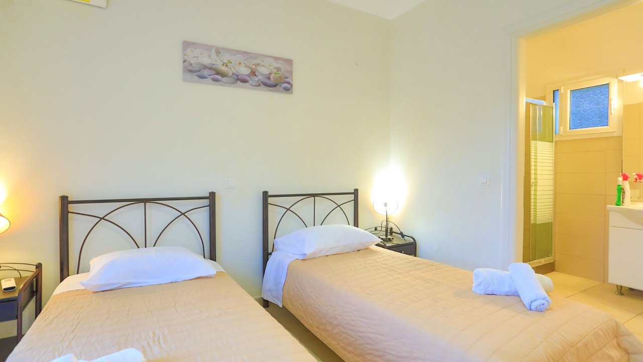 Photo of Bedroom in Petaleia