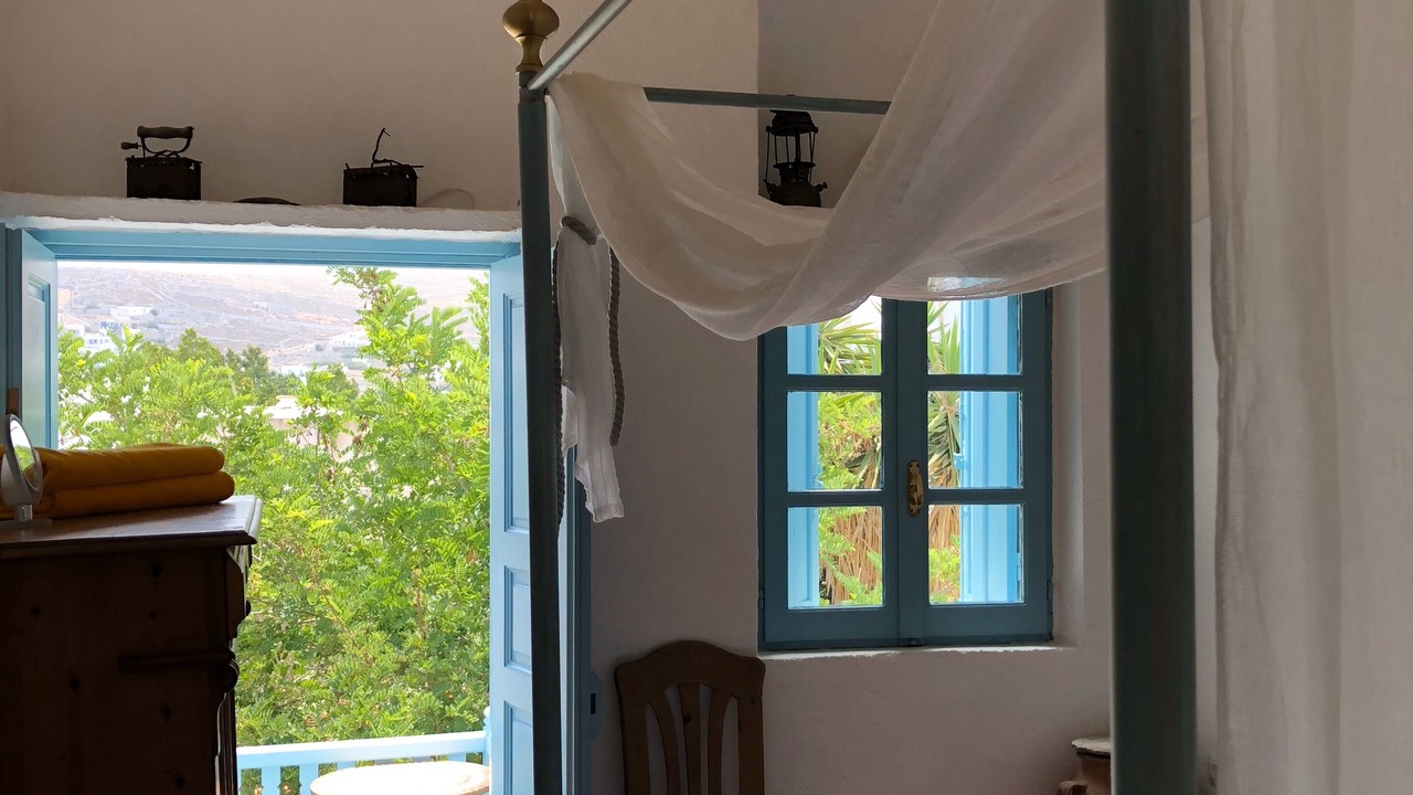 Photo of Bedroom in Folegandros Town