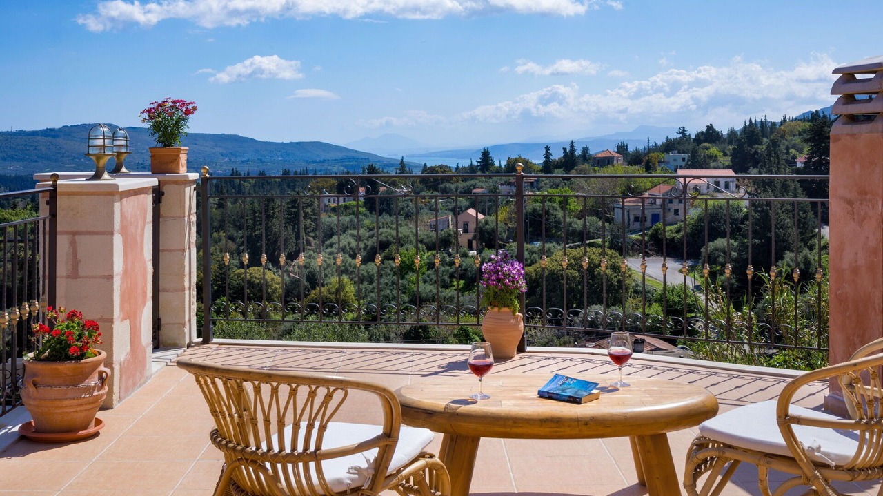 Photo of Patio Balcony in Tzitzifes