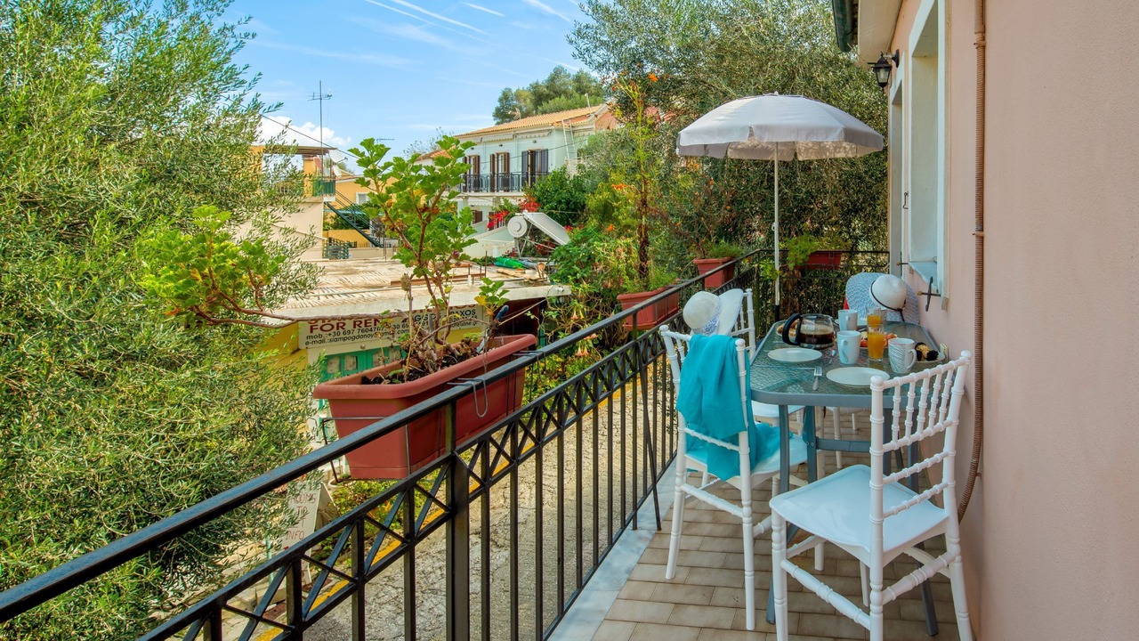 Photo of Patio Balcony in Longos