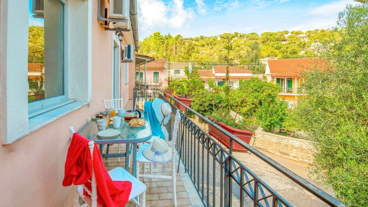 Photo of Patio Balcony in Longos
