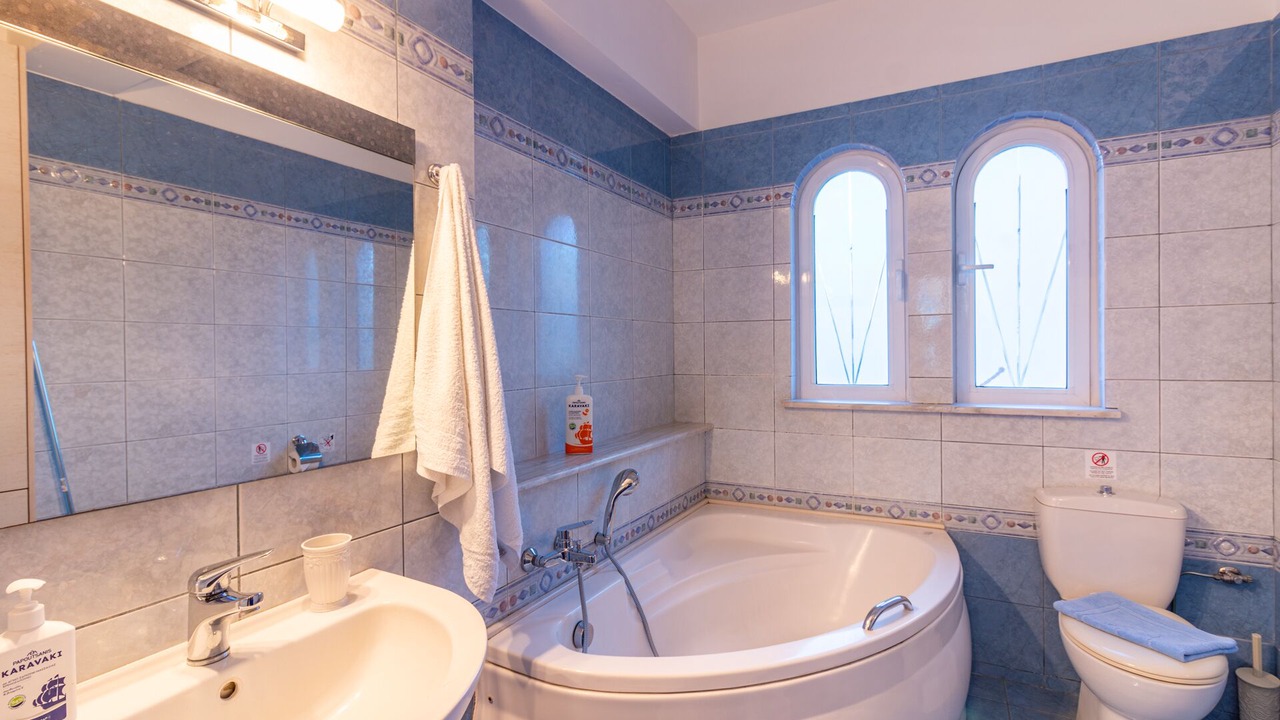 Photo of Bathroom in Ialyssos