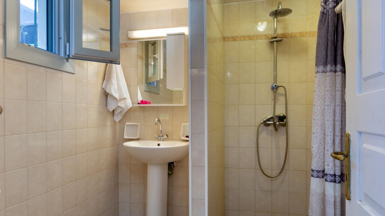 Photo of Bathroom in Longos