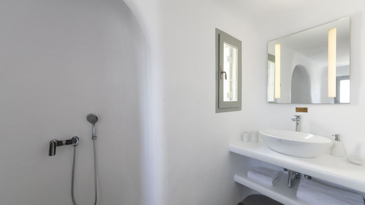 Photo of Bathroom in Tourlos