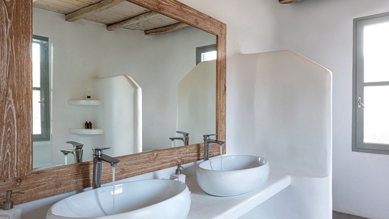Photo of Bathroom in Tourlos