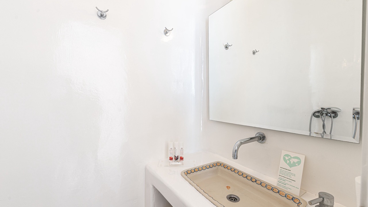 Photo of Bathroom in Psarou