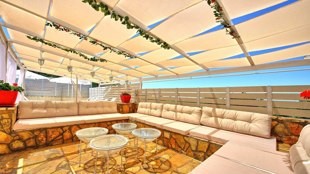 Photo of Patio Balcony in Peroulion