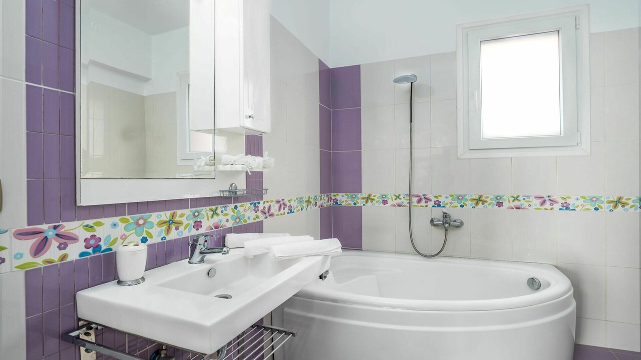Photo of Bathroom in Peroulion
