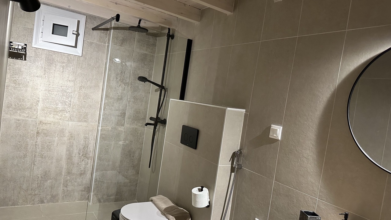 Photo of Bathroom in Lentas
