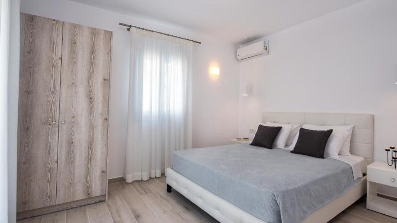 Photo of Bedroom in Exo Gialos