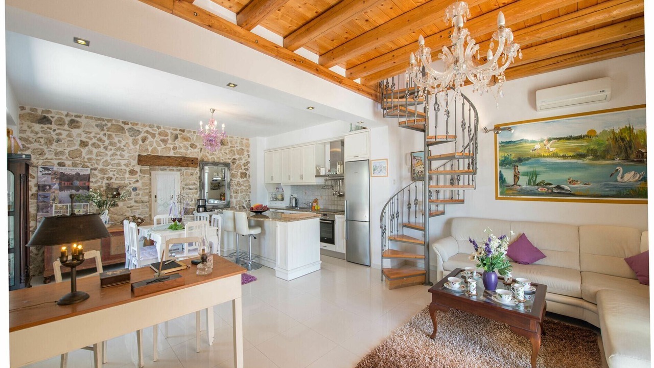 Photo of Livingroom in Petaleia