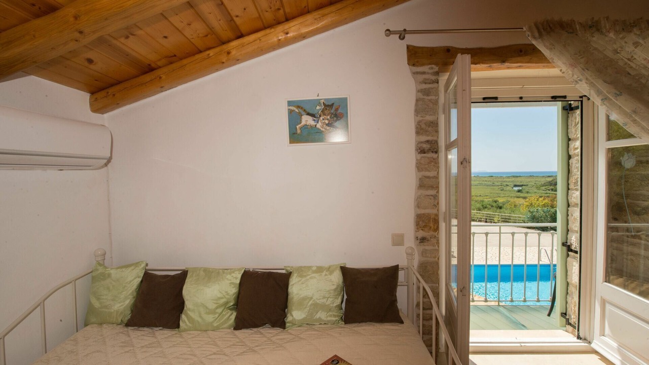 Photo of Bedroom in Petaleia