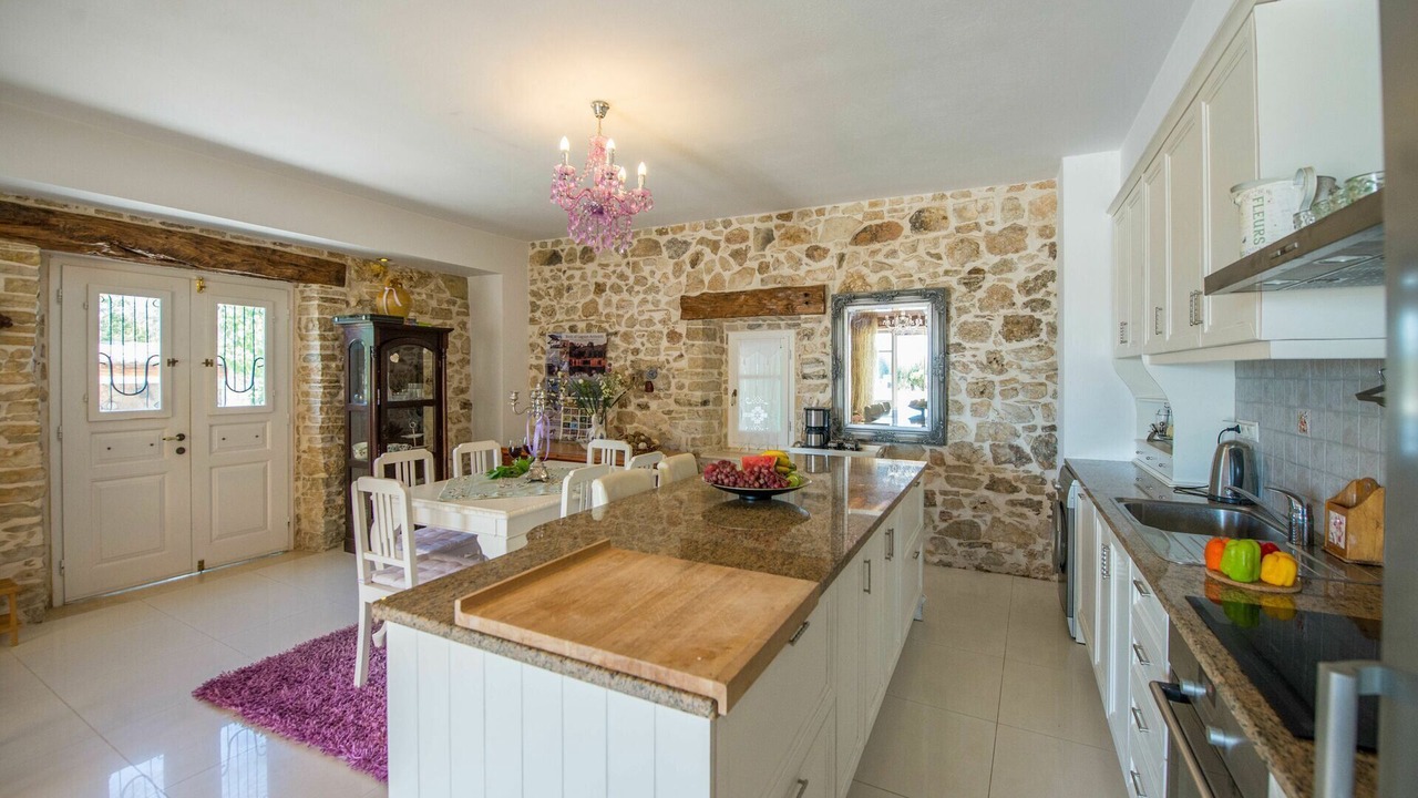 Photo of Kitchen in Petaleia
