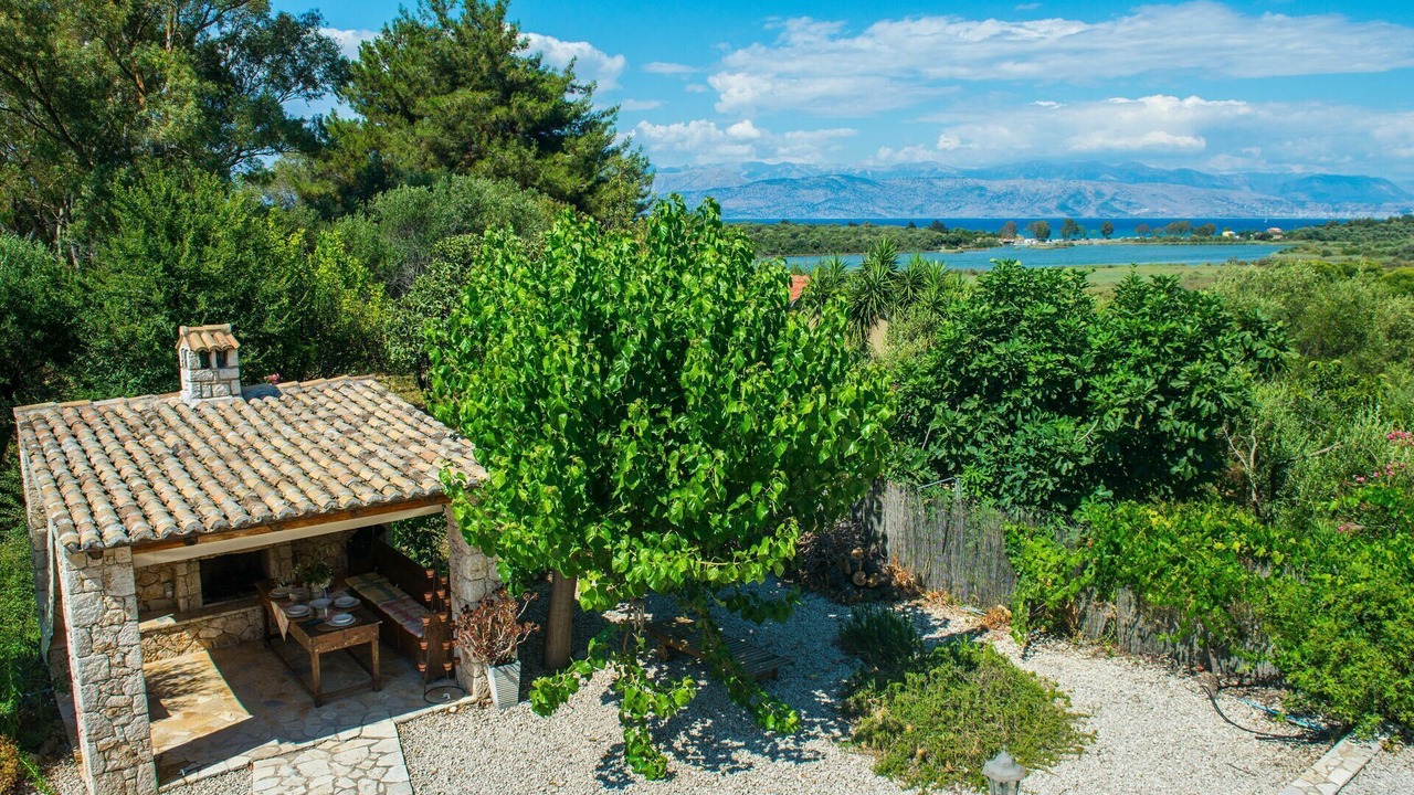 Photo of Outdoor in Petaleia