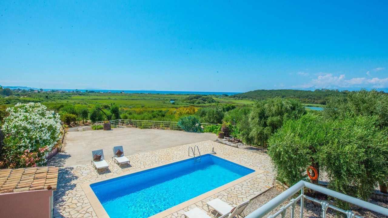 Photo of Outdoor in Petaleia