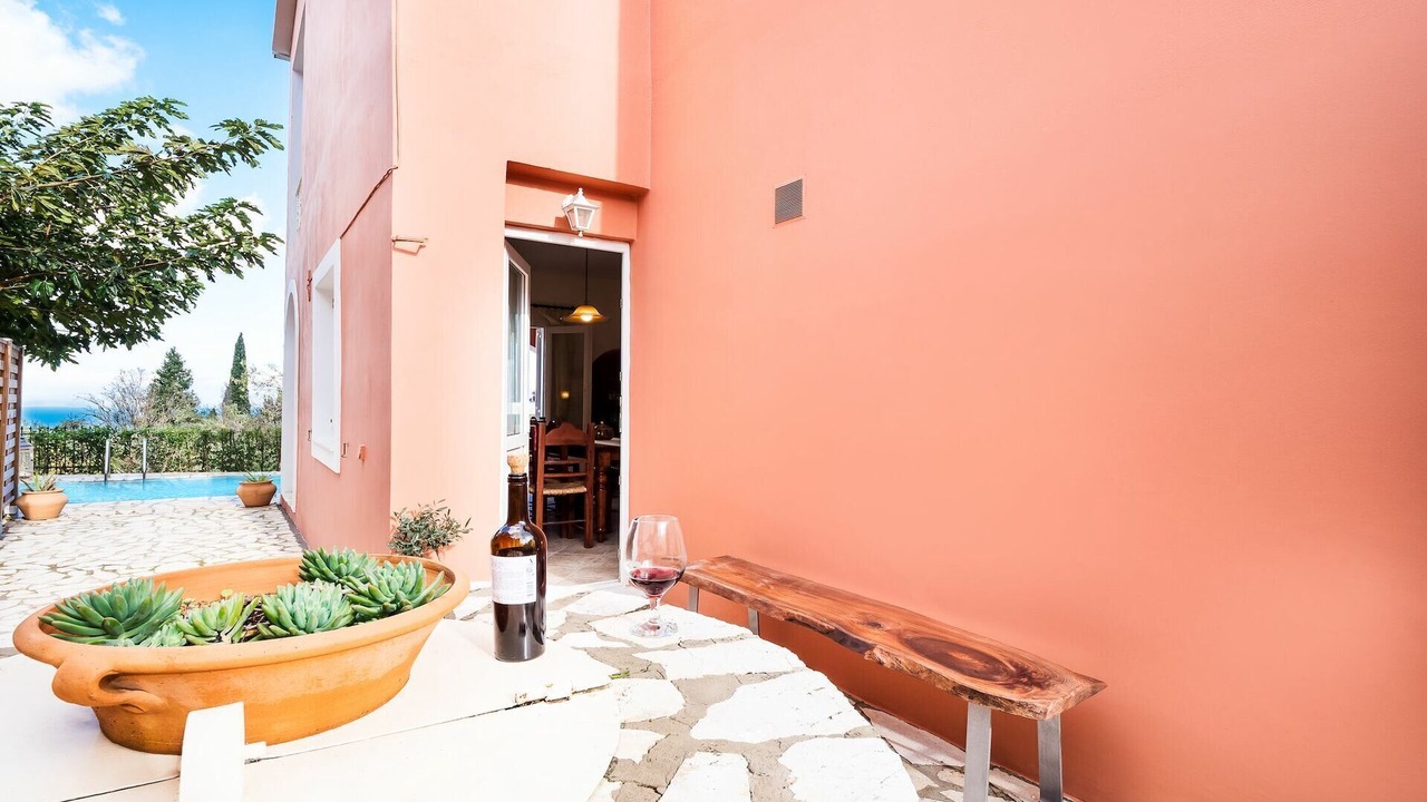 Photo of Patio Balcony in Petaleia