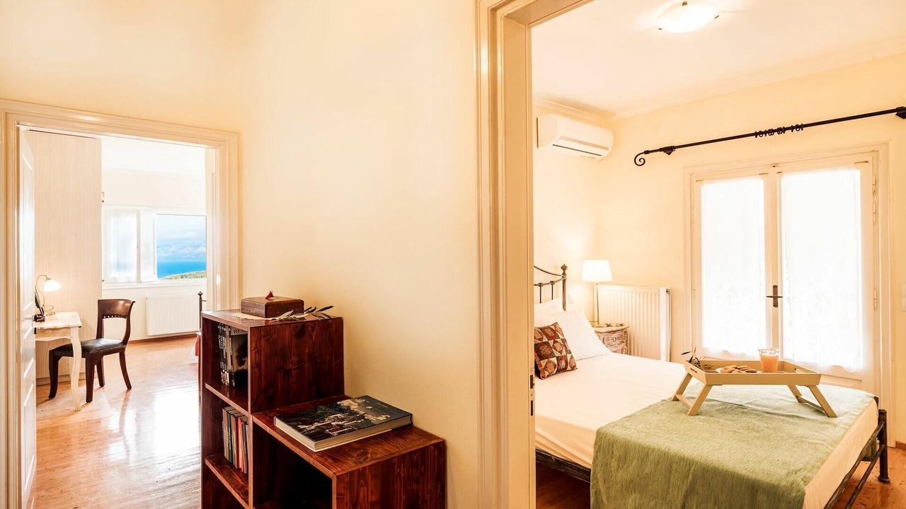 Photo of Bedroom in Petaleia