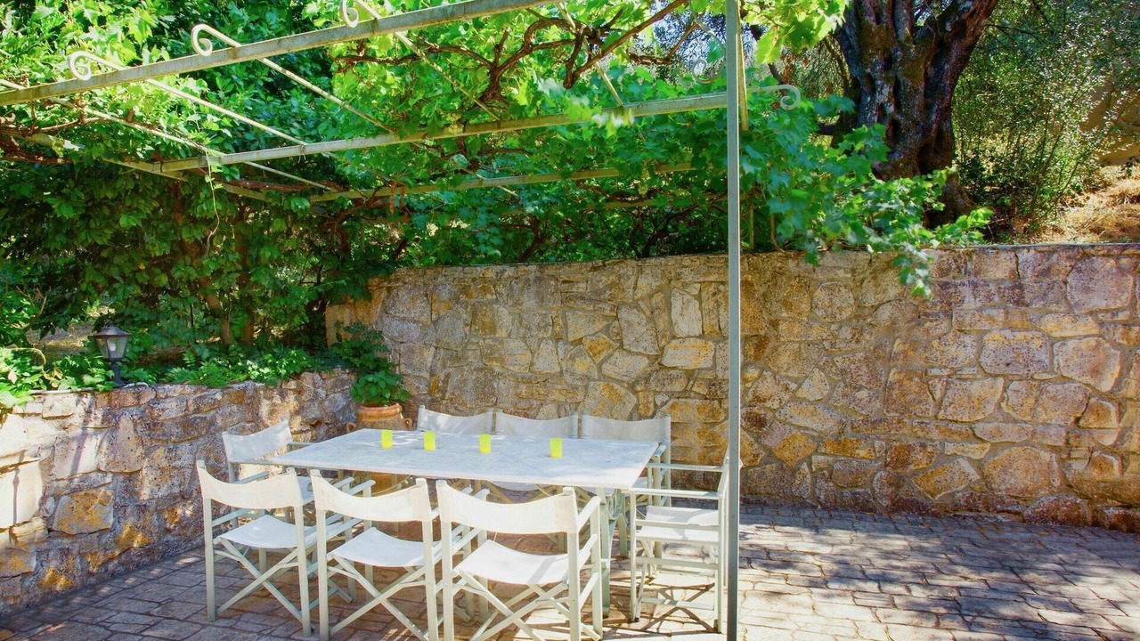 Photo of Outdoor in Petaleia