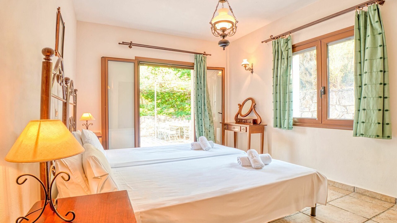 Photo of Bedroom in Petaleia