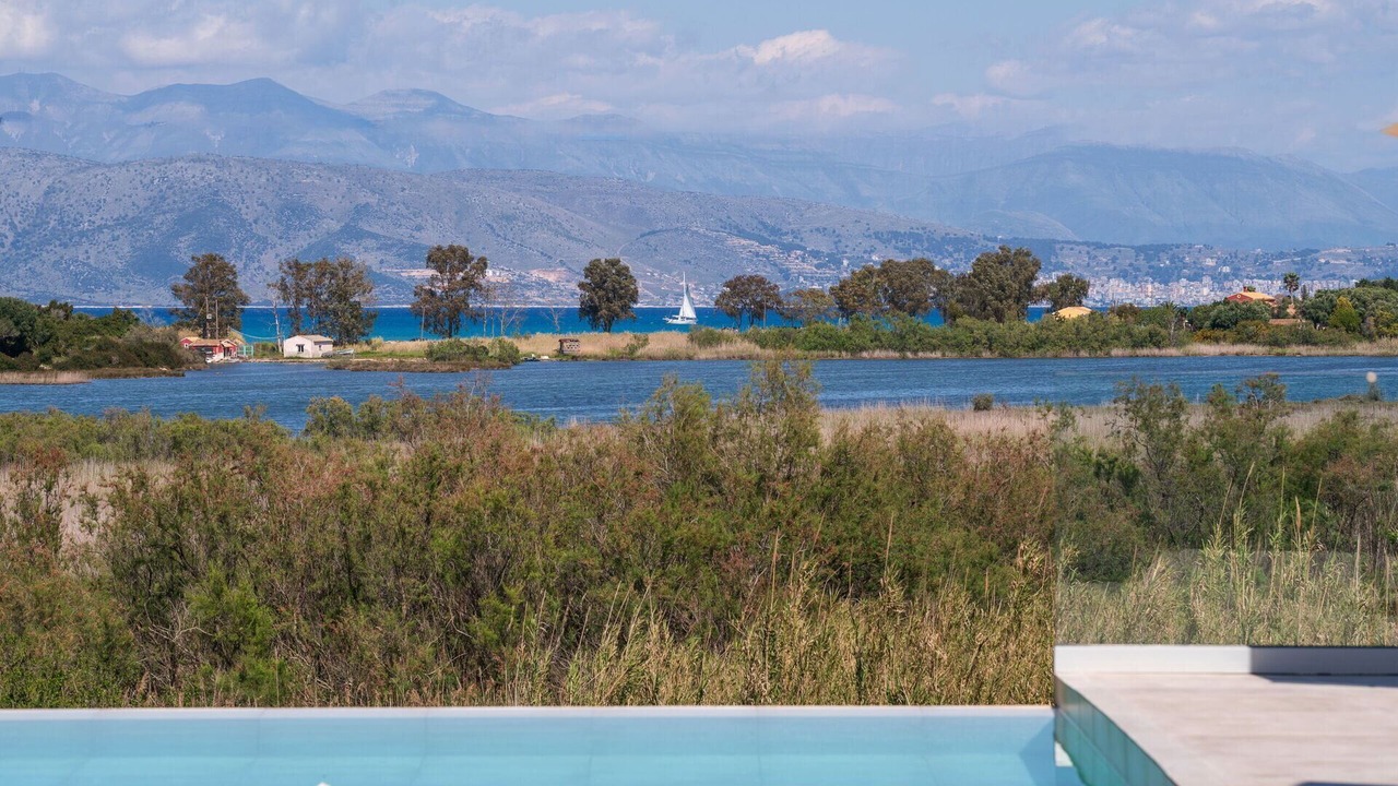 Photo of Outdoor in Petaleia