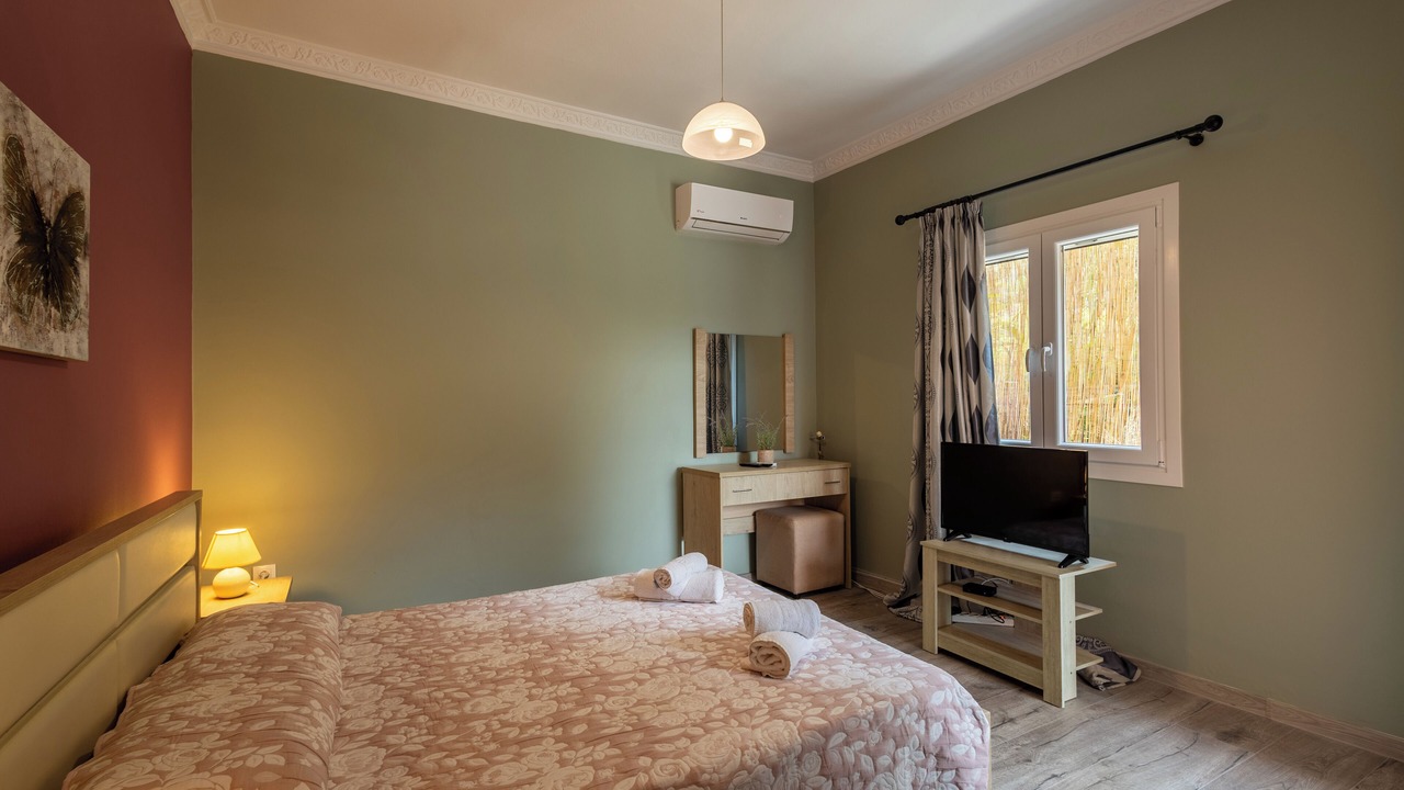 Photo of Bedroom in Alykes