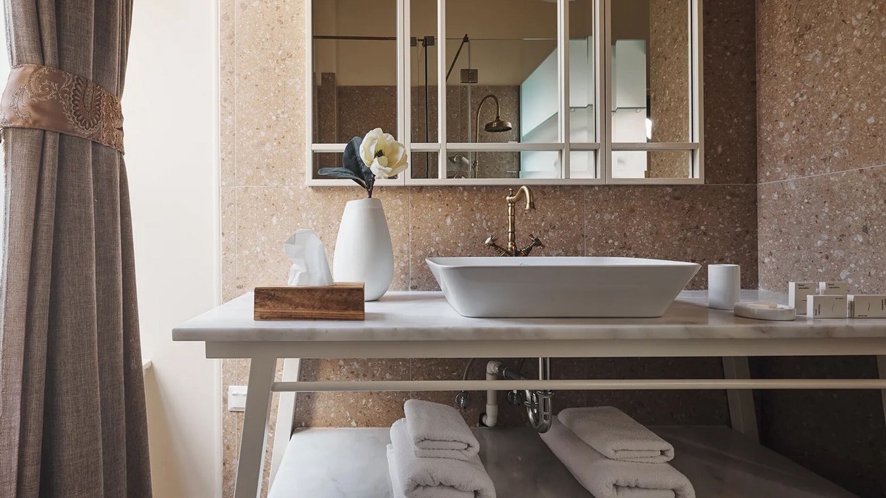 Photo of Bathroom in Neapoli