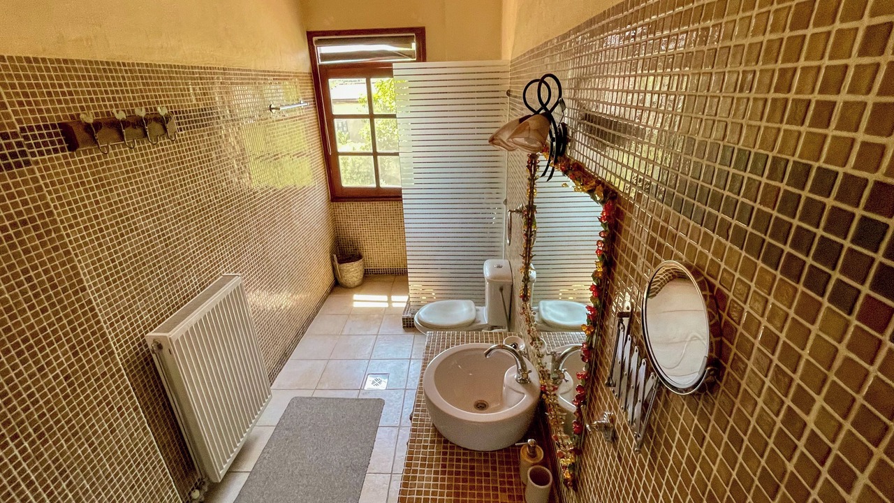 Photo of Bathroom in Skines