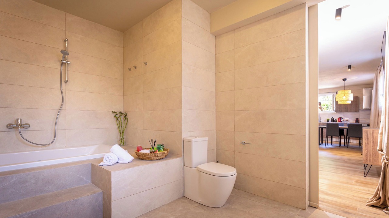 Photo of Bathroom in Ipsos