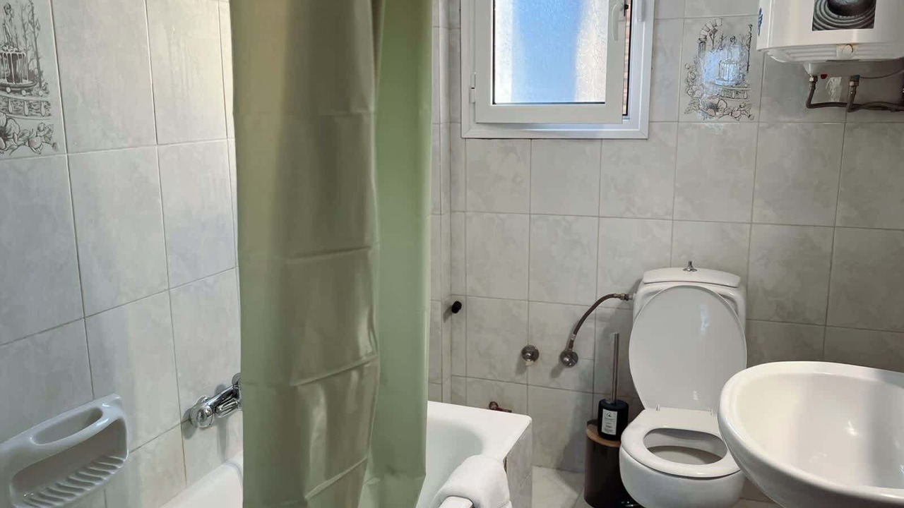 Photo of Bathroom in Troezen