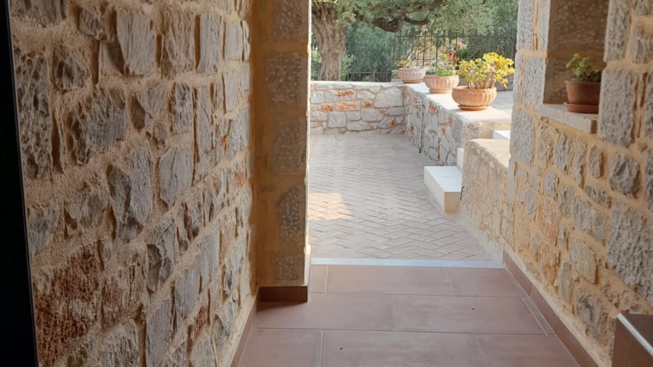Photo of Patio Balcony in East Mani