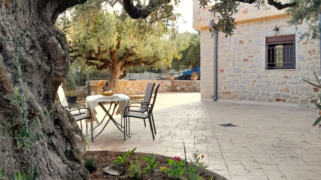 Photo of Patio Balcony in East Mani