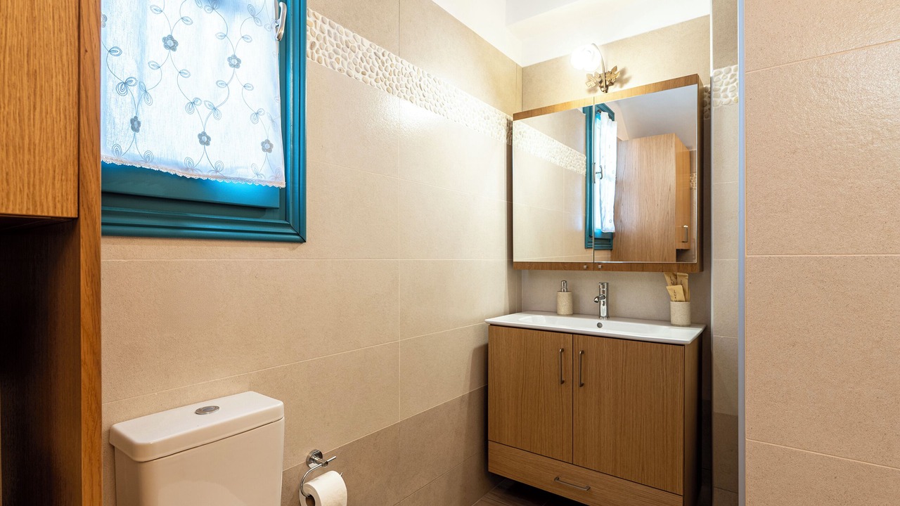 Photo of Bathroom in Asfendiou