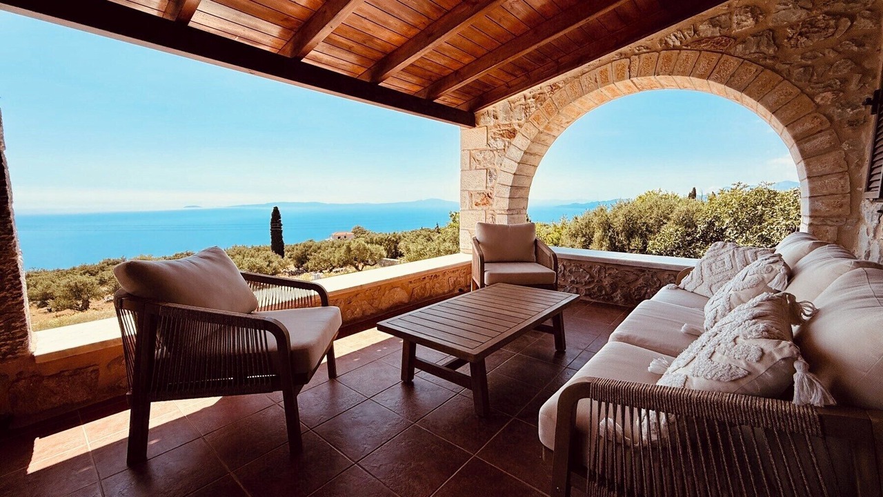 Photo of Patio Balcony in Omales