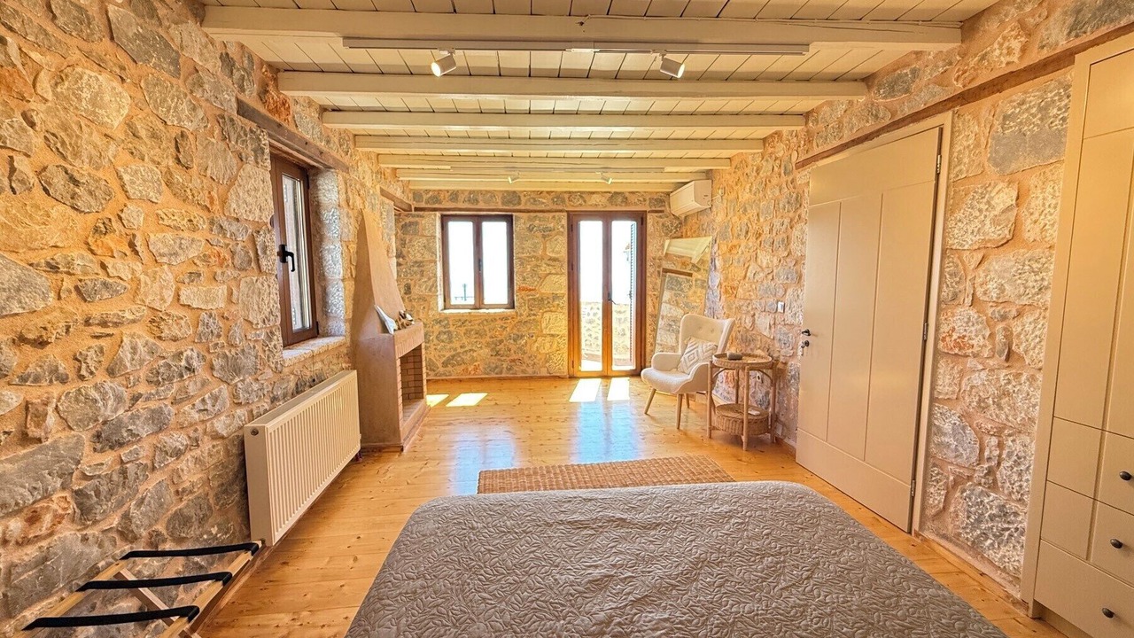 Photo of Bedroom in Omales