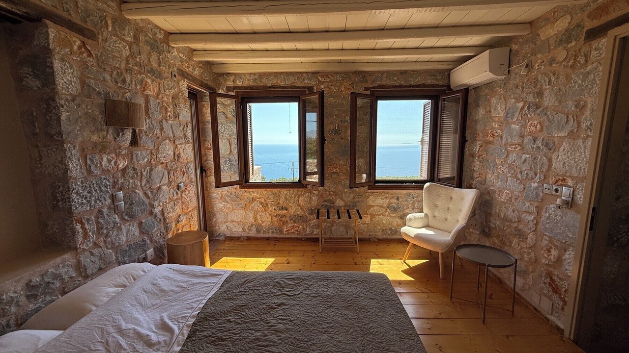 Photo of Bedroom in Omales