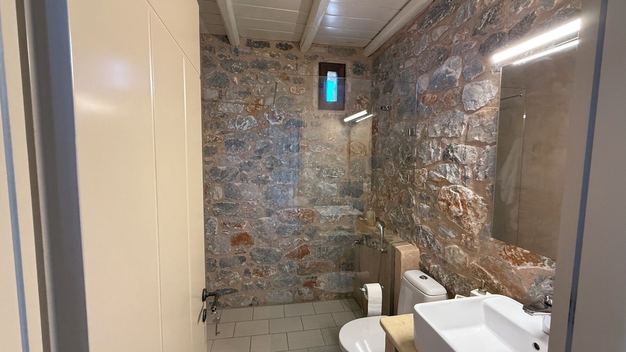 Photo of Bathroom in Omales