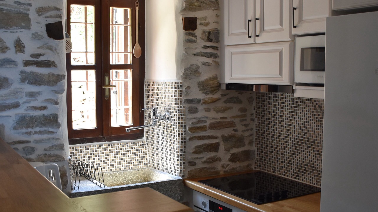 Photo of Kitchen in Mouresi