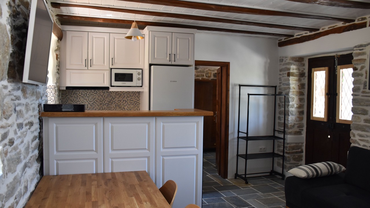 Photo of Kitchen in Mouresi