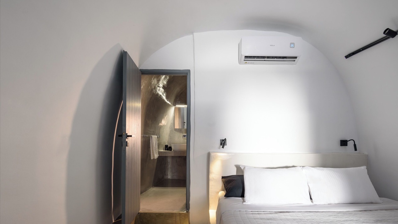 Photo of Bedroom in Santorini
