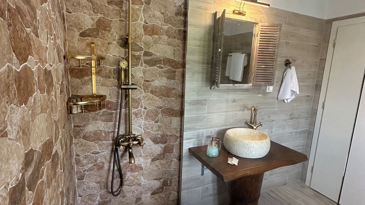Photo of Bathroom in Esperion
