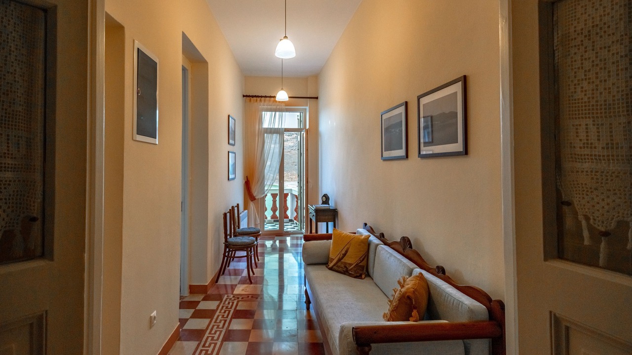 Photo of Livingroom in Paleopolis