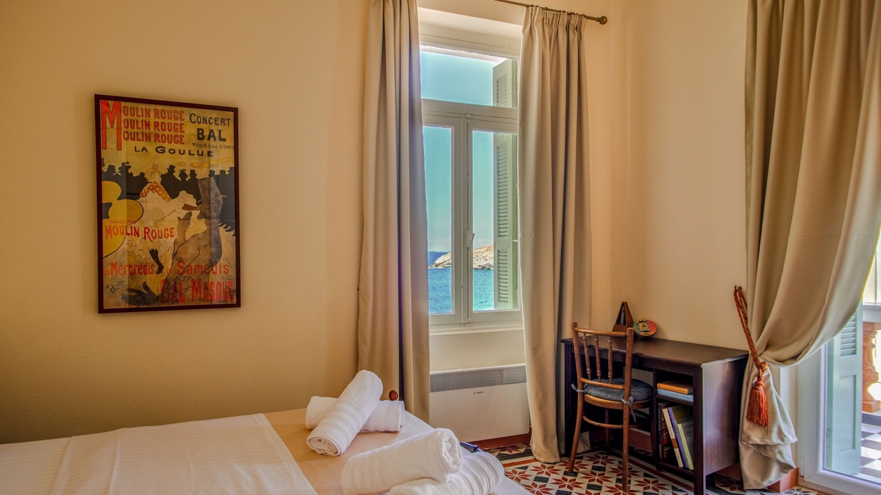 Photo of Bedroom in Paleopolis