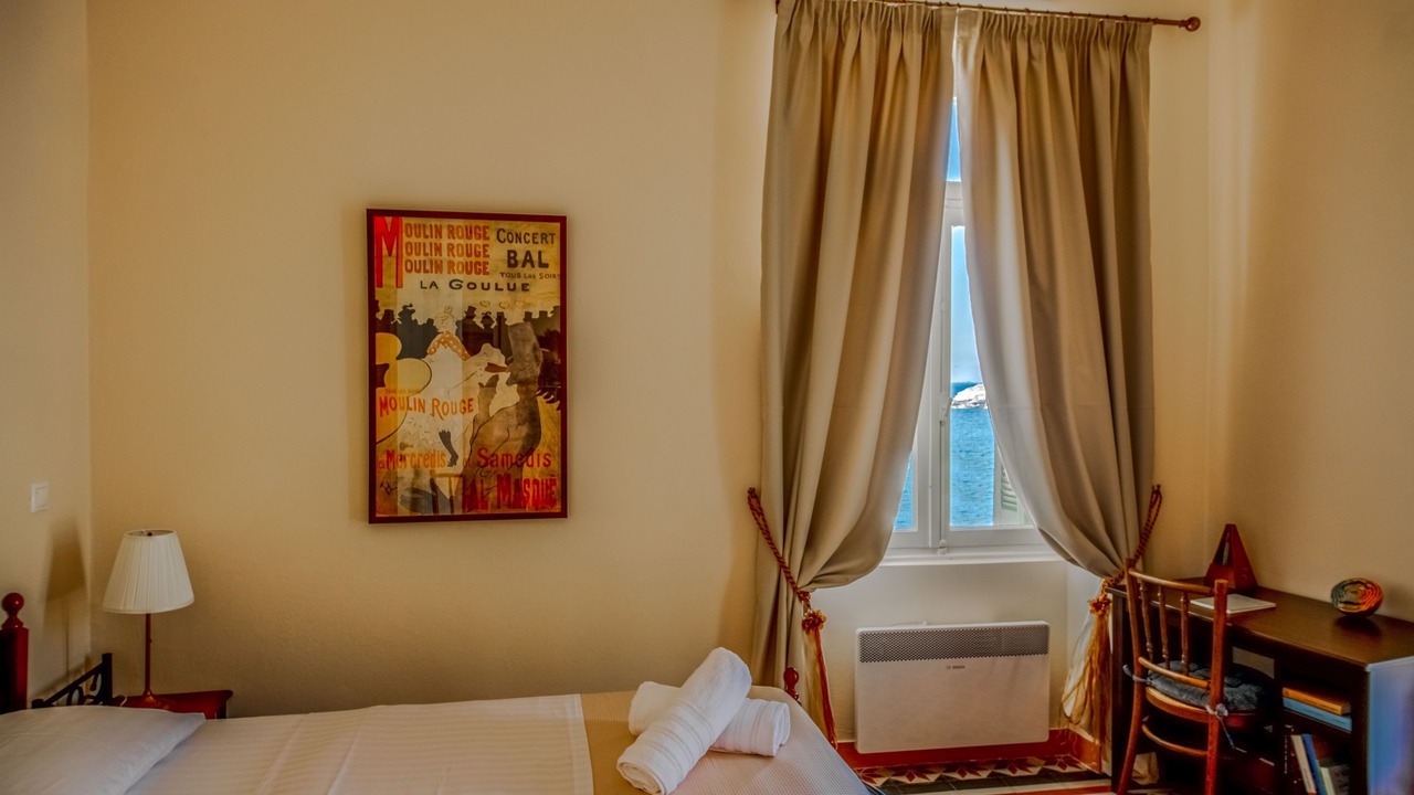 Photo of Bedroom in Paleopolis