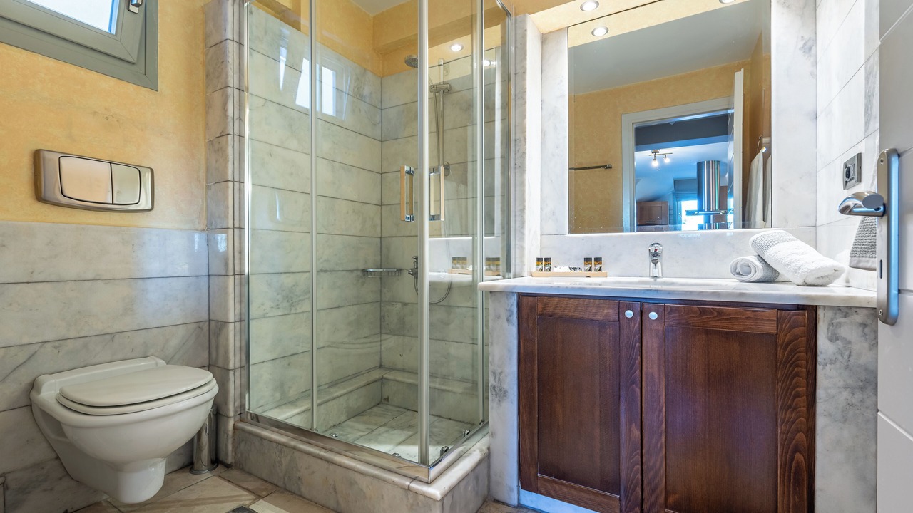 Photo of Bathroom in Longos