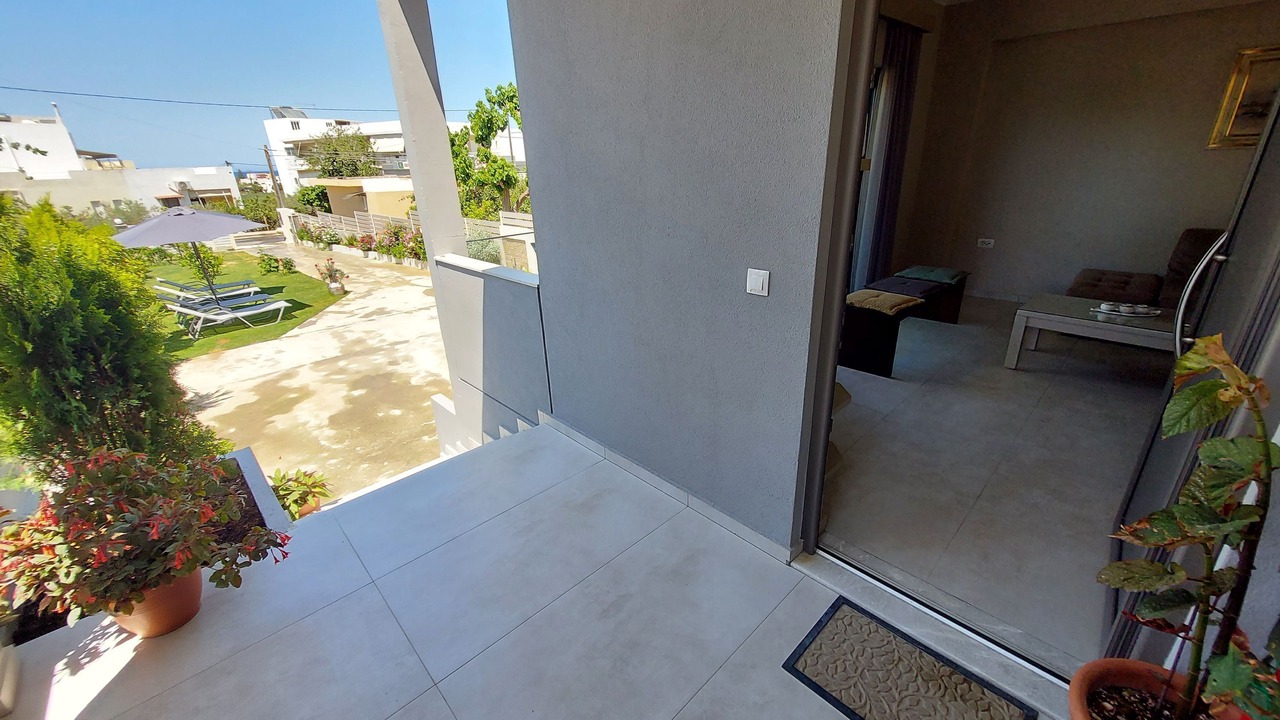 Photo of Patio Balcony in Platanes